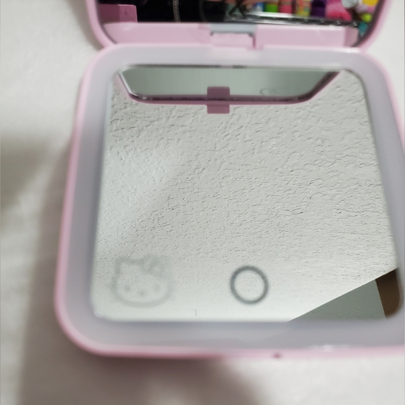 Impression for Hello Kitty Compact Mirror - Picture 6 of 9